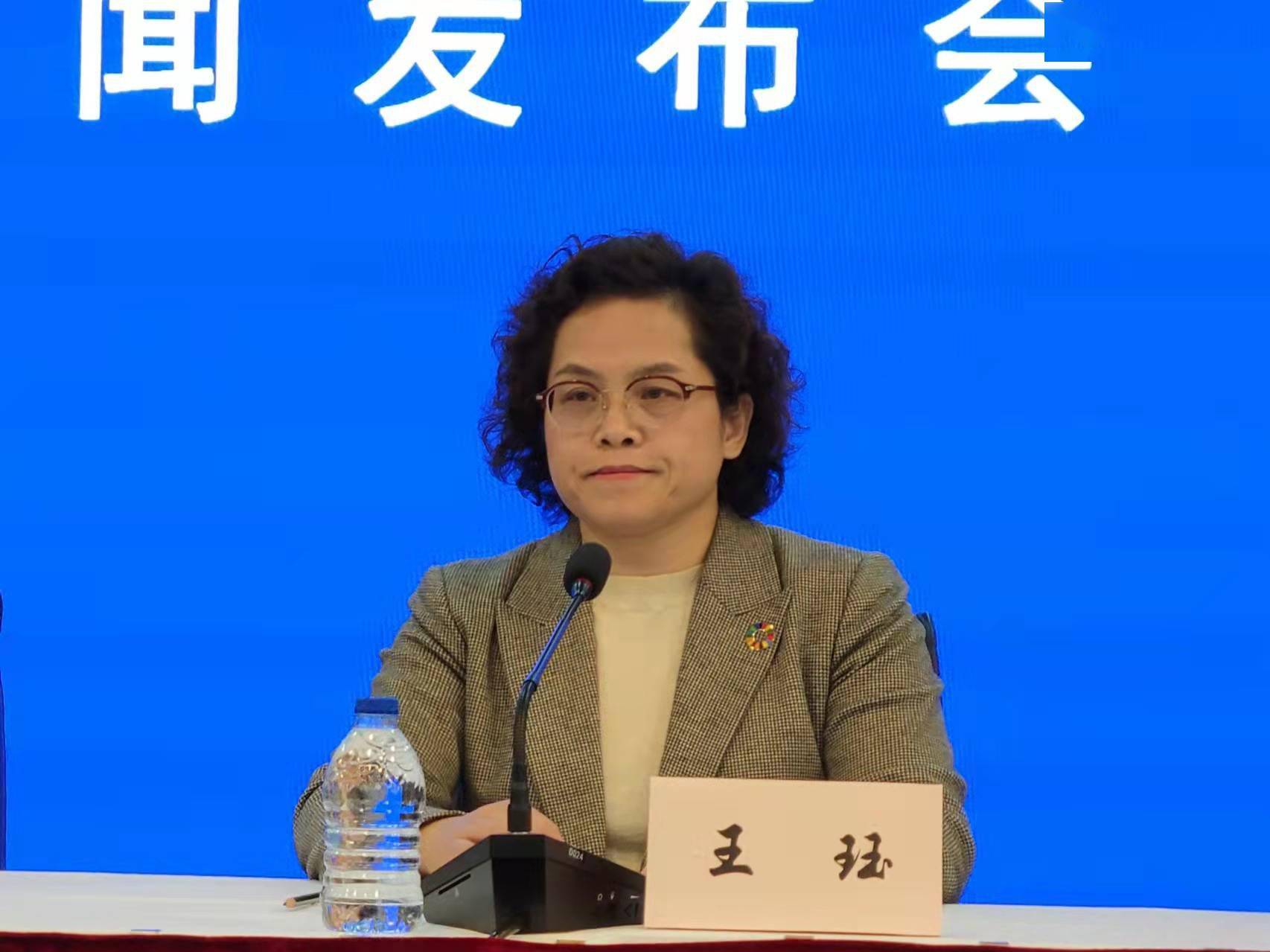 普陀区副区长王珏表示:首先全力落实公共场所疫情防控措施.