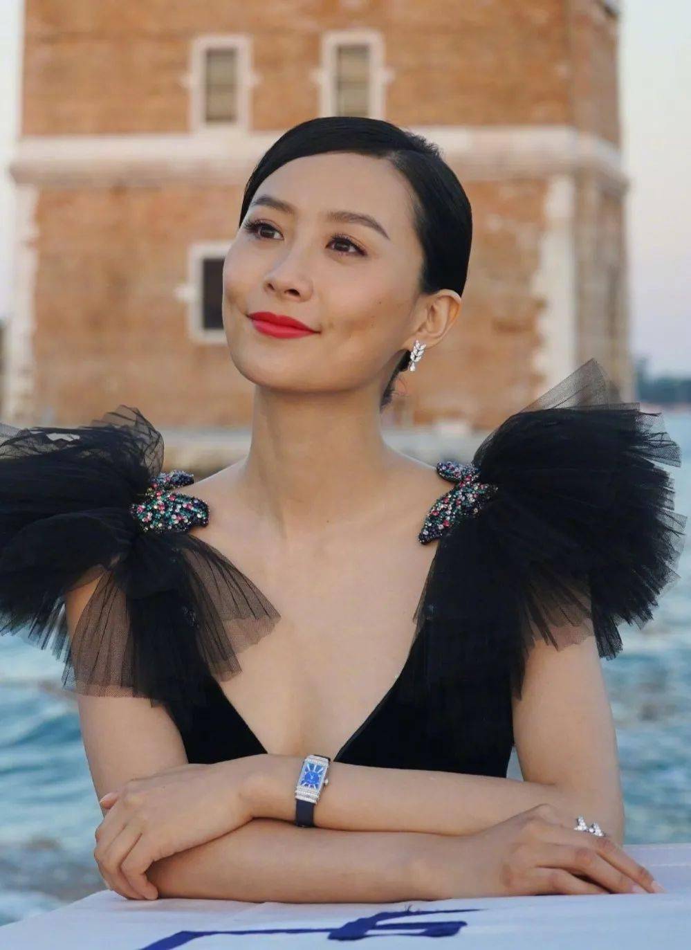 40岁陈法拉气质挺高级的!