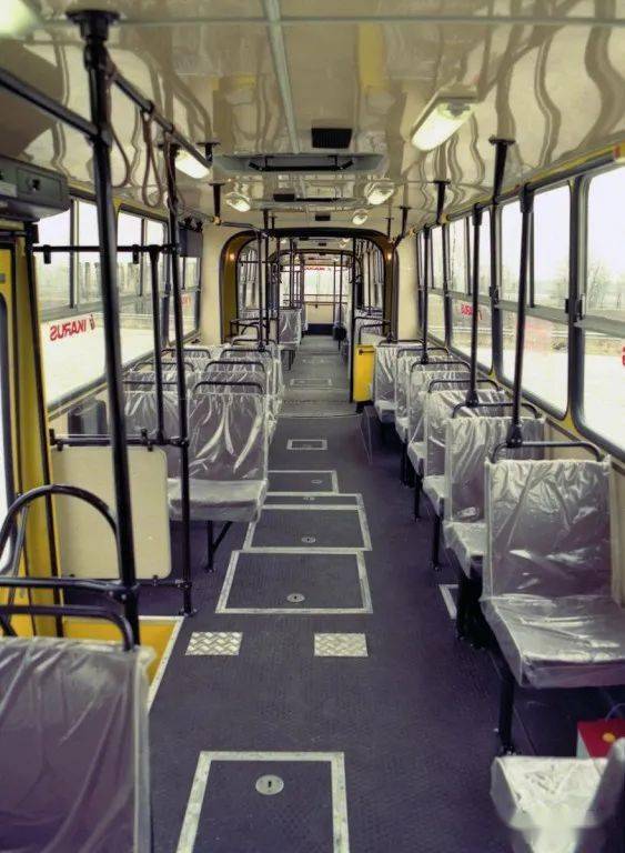 1991年,伊卡鲁斯厂和一家伊朗签署了一项协议;伊卡鲁斯为伊朗生产2100