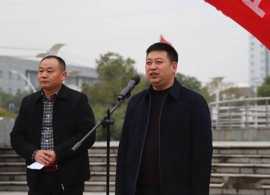 昌江区副区长汪维,市京环公司总经理李春国,市城管局市容园林科负责人