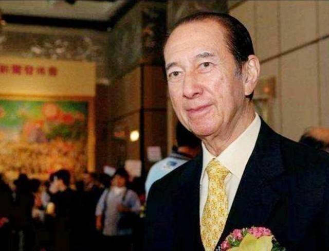 澳门街市伟身家百亿跟大姐大谈恋爱晚年却发现儿女非亲生