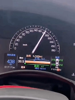 将车速一度飙到180公里/小时以上