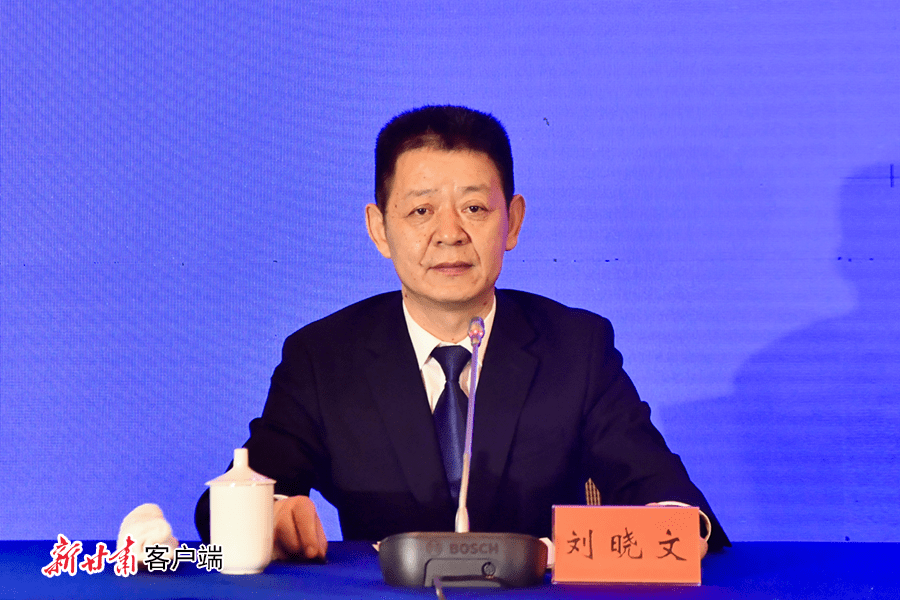 生产基地"新闻发布会,中国石油长庆油田公司执行董事,党委书记何江川