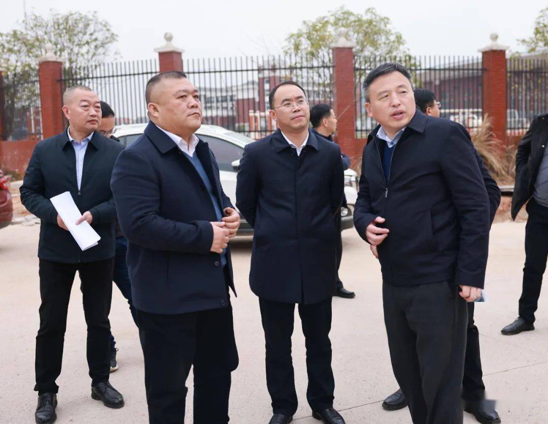 3月1日下午,市委副书记,市长吴艳率相关部门调研棚户区改造和市政道路