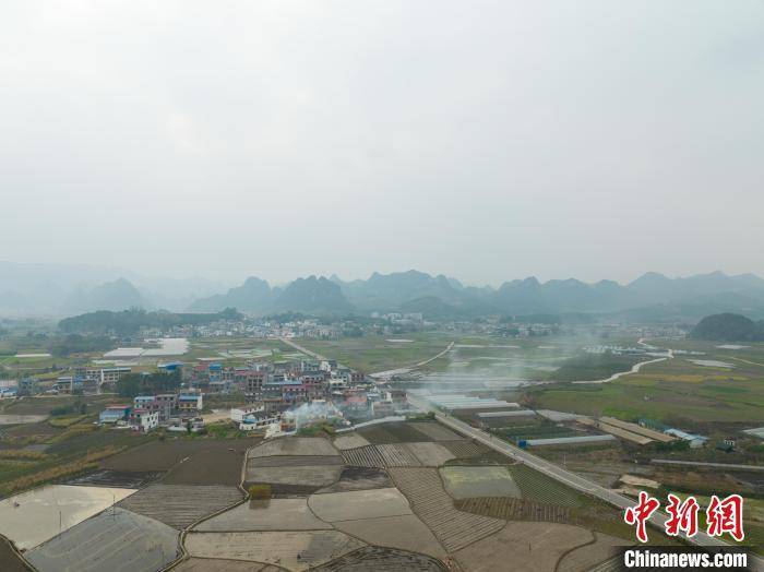柳州|航拍“十大最美农村路”广西柳州市渡村至成团公路