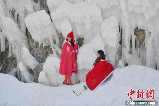张瑶|吉林长春：万余平方米冰瀑景观引游人