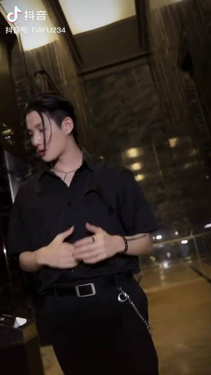 梅尼耶同款纹身贴,简约射线真的太酷了,简直就是搭配天花板草本纹身贴