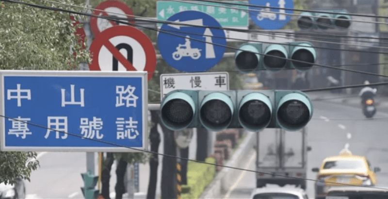 台铁全线停止，数百人被困电梯！最新回应