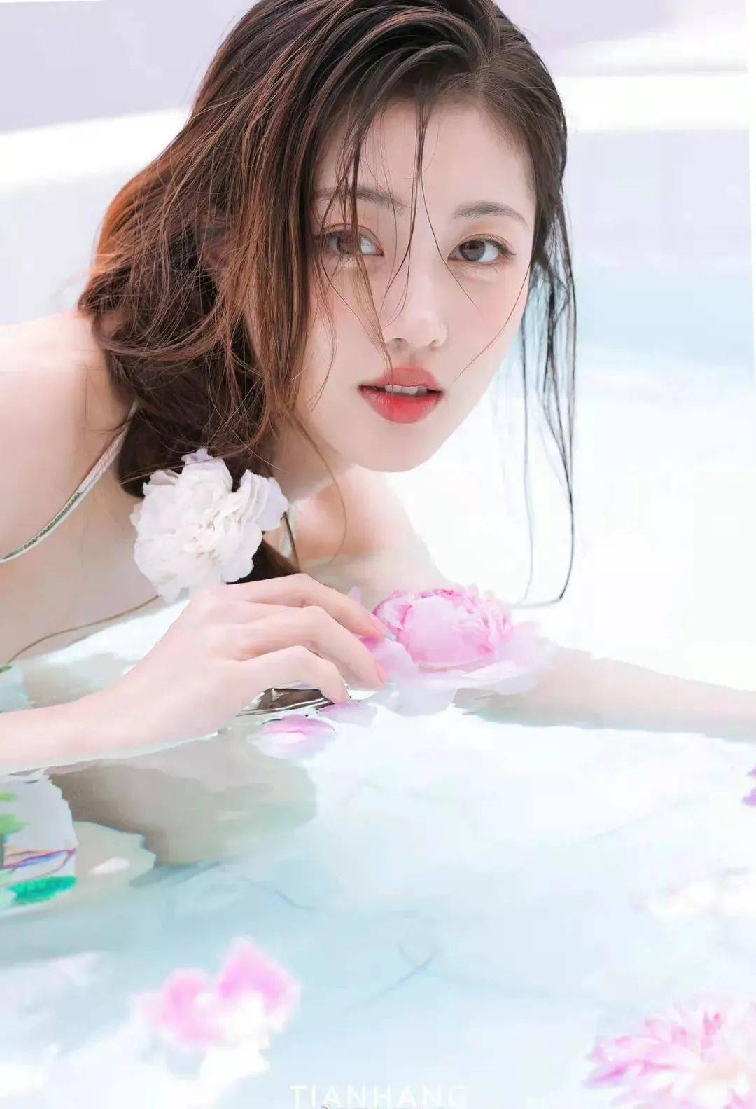 杨茗茗 人像摄影:水中戏花_杨茗茗_人像_摄影