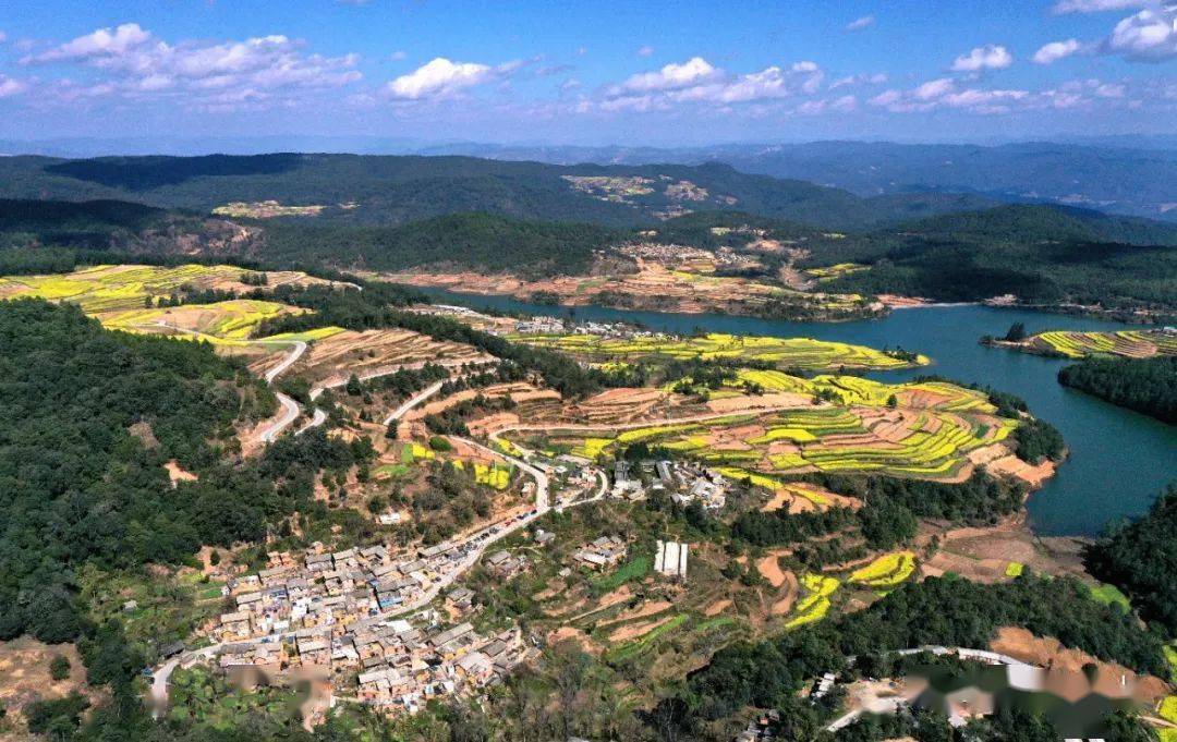 只此青绿遇见峨山