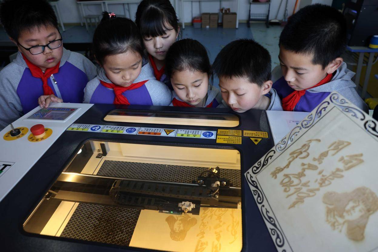 赵家慧|合肥瑶海：巧手“绘雷锋”传精神