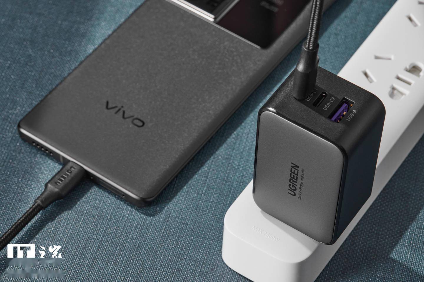 【IT之家开箱】绿联“小口红”氮化镓 65W 快速充电器图赏：小巧