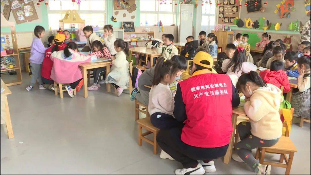黄蓉春日学雷锋 情暖敬老院3月4日上午,县文明办,县红十字会,石杨镇
