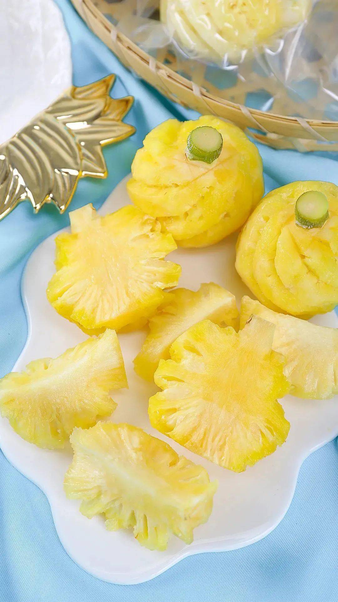 泰国香水小菠萝,它有将近 400年 的种植历史了,属于"皇后"类的品种