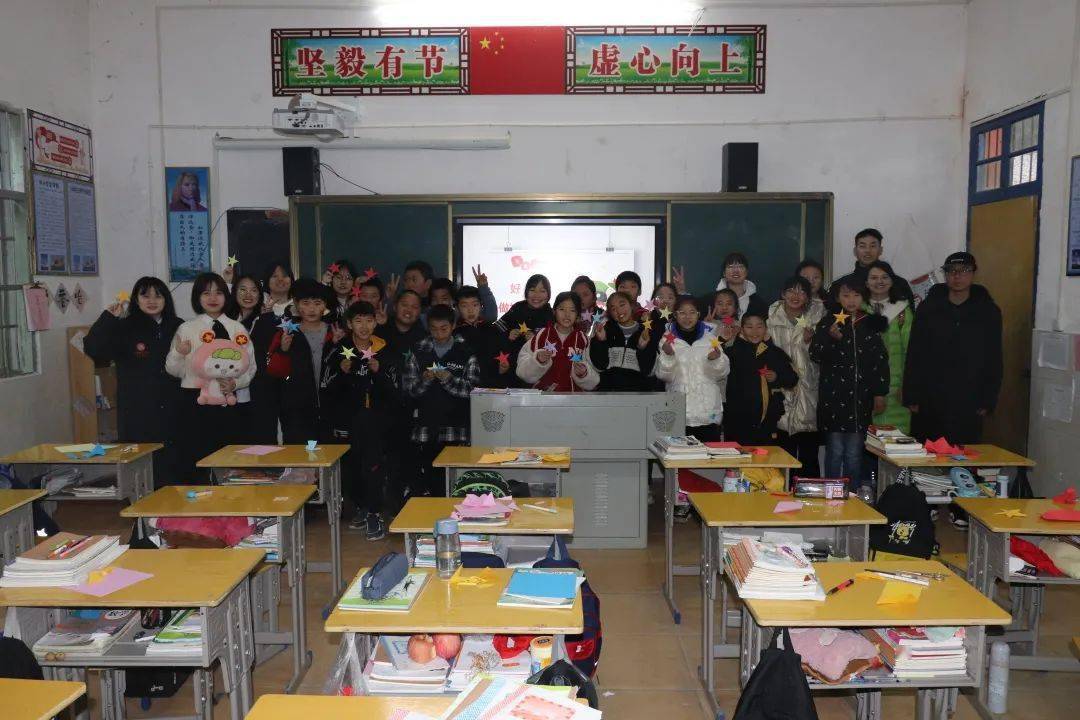 我校研支团赴西塔小学讲授微团课