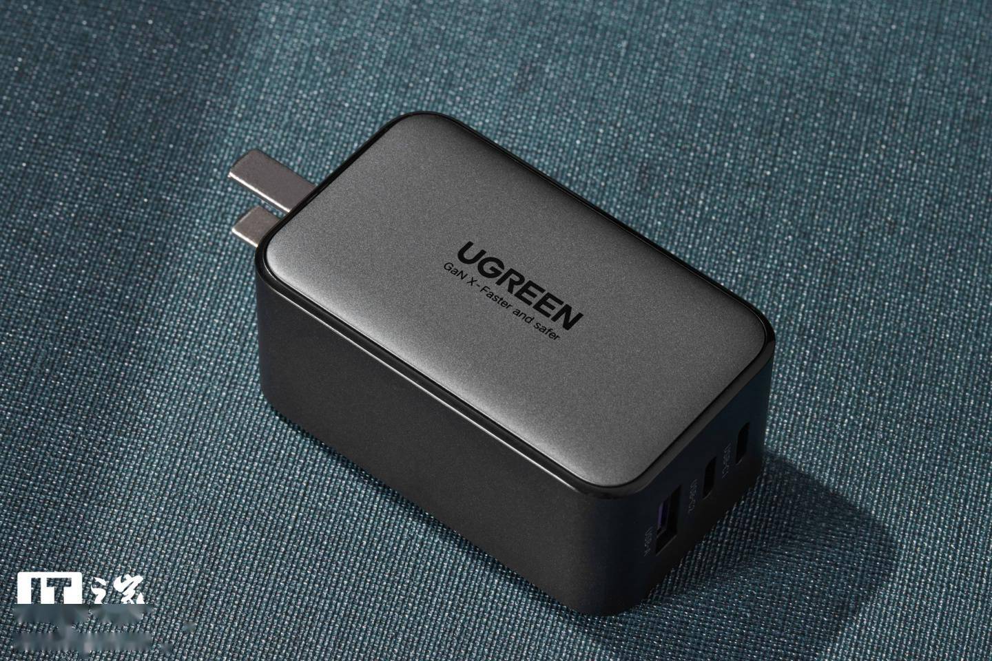 【IT之家开箱】绿联“小口红”氮化镓 65W 快速充电器图赏：小巧