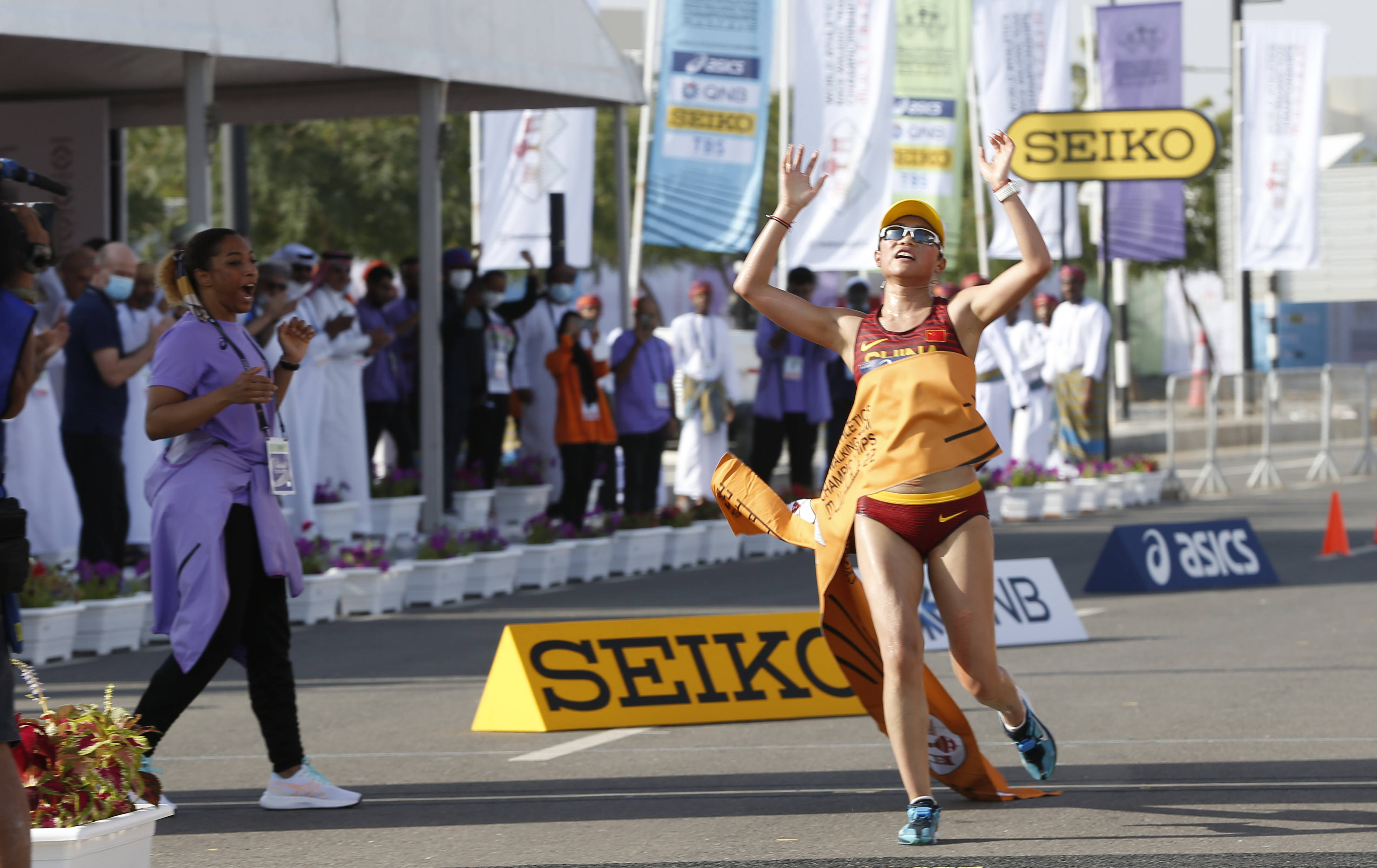 新华社|田径——竞走团体世锦赛：中国队夺得女子青年组十公里团体冠军