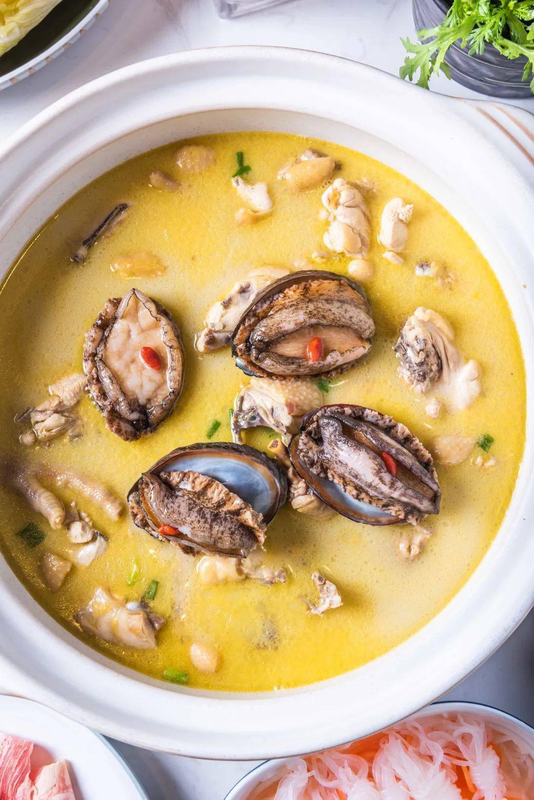 如一鸡鲍鱼粤式煲汤198元34人套餐398元46人套餐这次必囤一碗鸡汤温暖