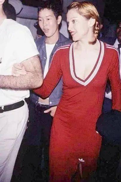 系列 怀孕7个月,裸着肚子出去“蹦迪”?姐你真的不怕孩子冻着吗...