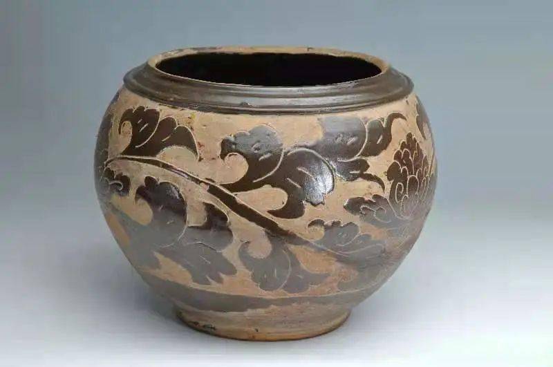 馆藏精品 | 西夏褐釉剔花缠枝牡丹纹瓷罐_瓷器_文化_中原