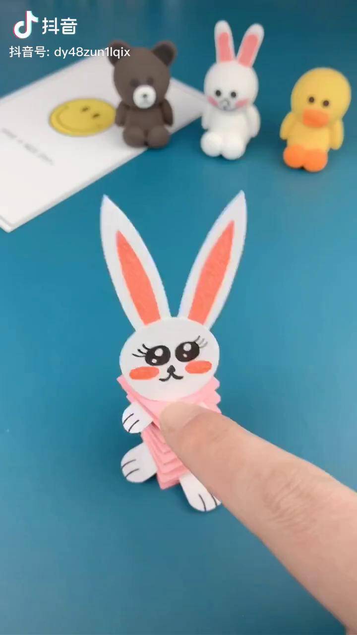 折纸弹簧小兔子这么可爱的小兔子当然要做一个放书桌上啦在家才艺dou