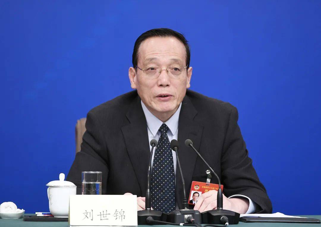 全国政协经济委员会副主任刘世锦：未来15年中国要跨过三个台阶