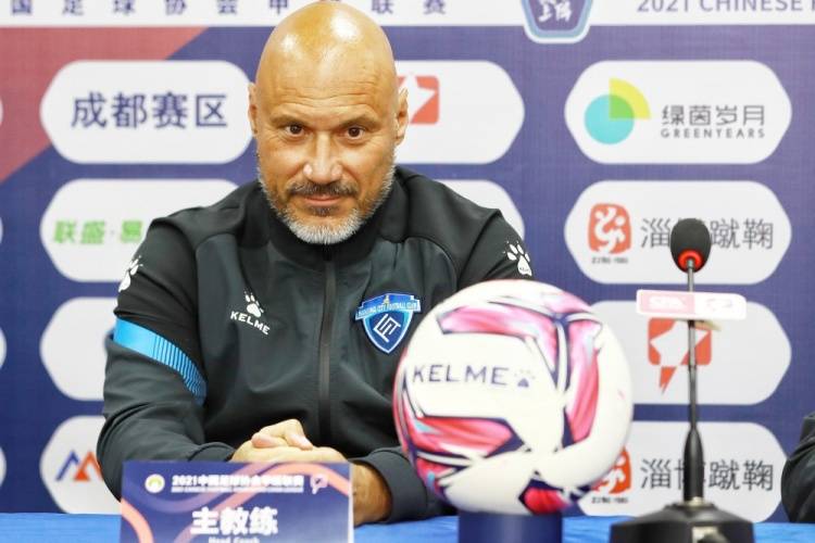 费尔维奥|官方：中甲南京城市足球俱乐部主教练费尔维奥-皮亚先生离队