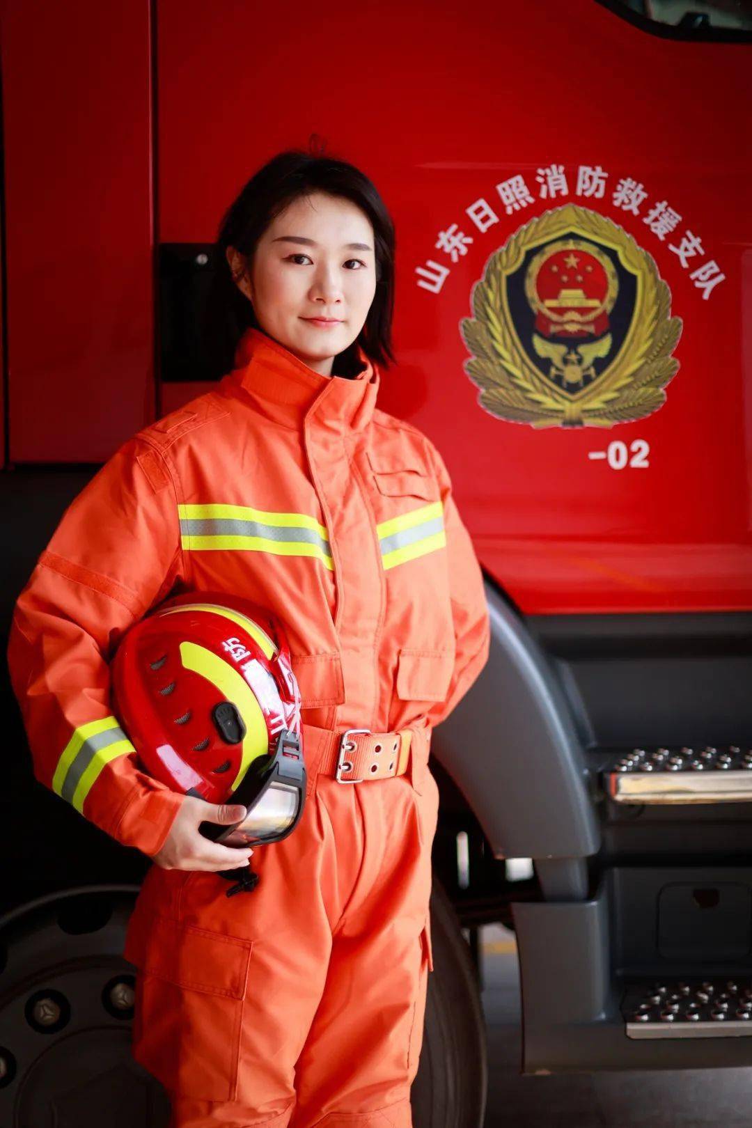 最美消防救援女干部图片