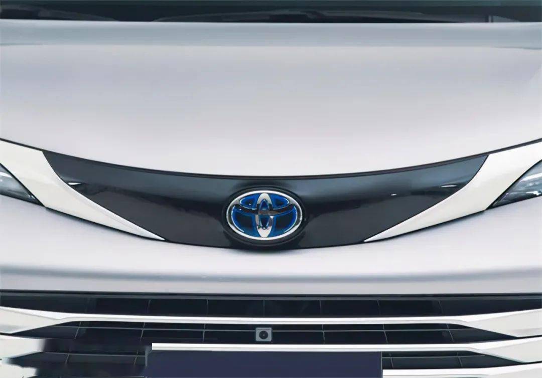 丰田皇冠将推出mpv车型,赛那姊妹车,混动 四驱,9月发布
