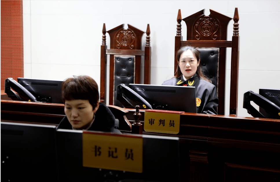 她执掌审判利剑,捍卫着公平正义;她是一名厚德重法,有温度的女法官.