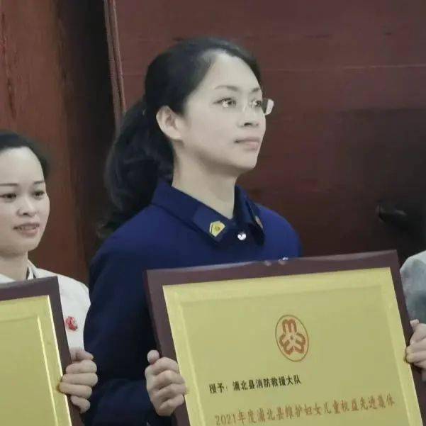 荣耀与鲜花温暖三八妇女节