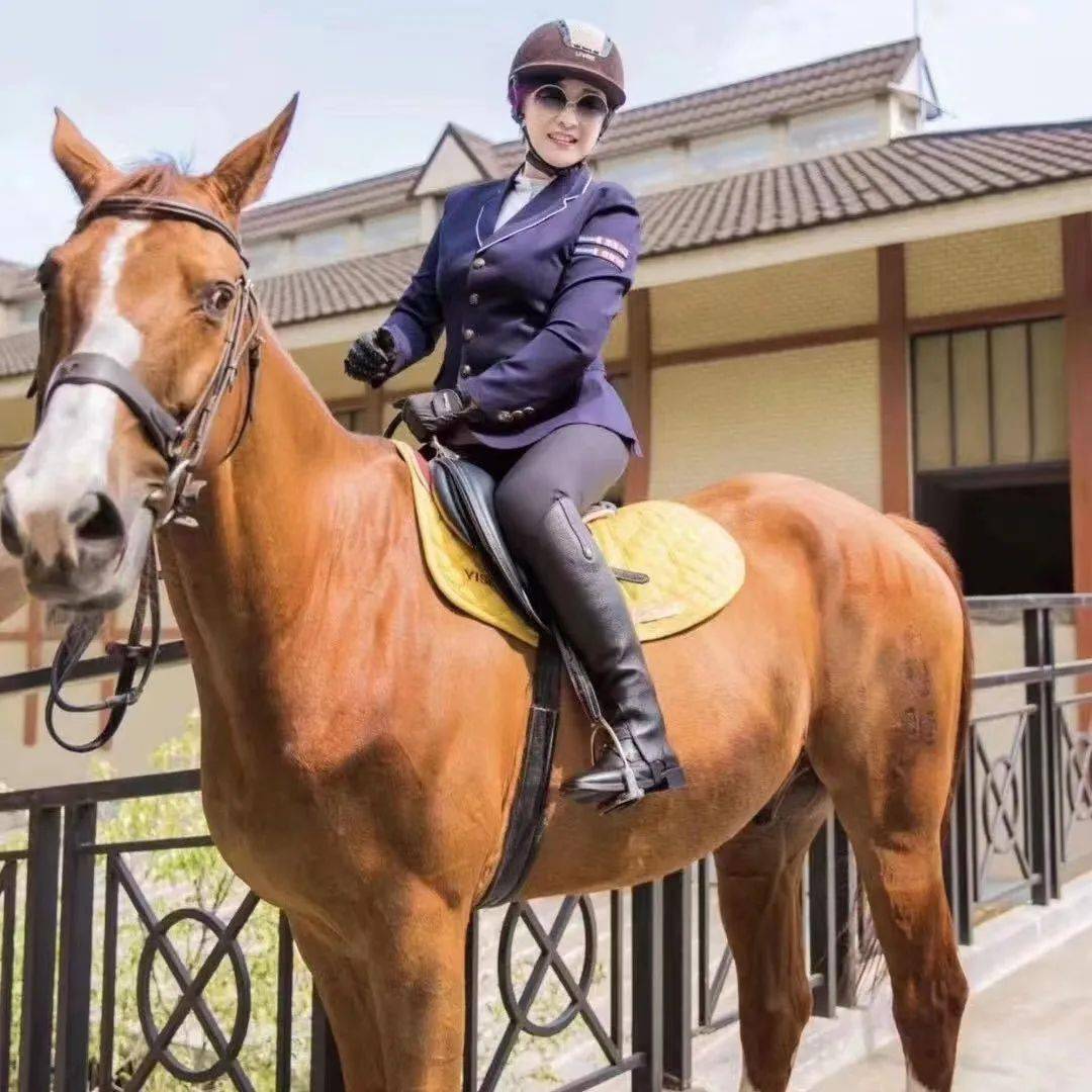 特别策划马上巾帼多飒爽