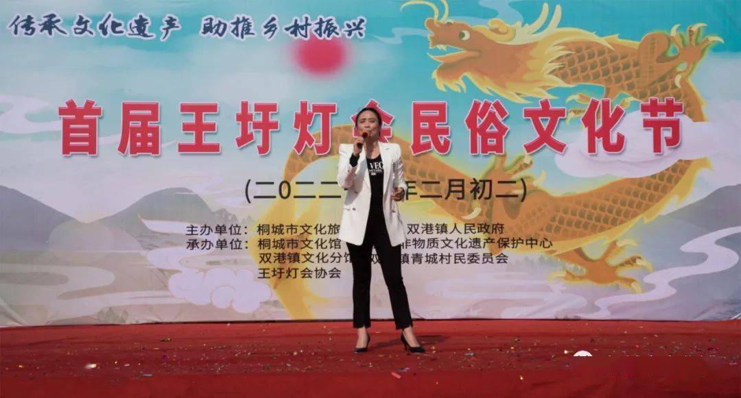 小戏《打猪草》表演者:胡龙凤 汪雪梅黄梅戏专场演出《婆与媳》活动现