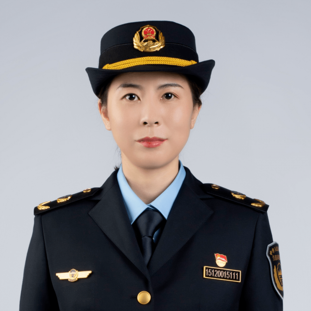 何秋杨:制服是一种标志,承载着我作为生态环保人的骄傲;制服于是一种