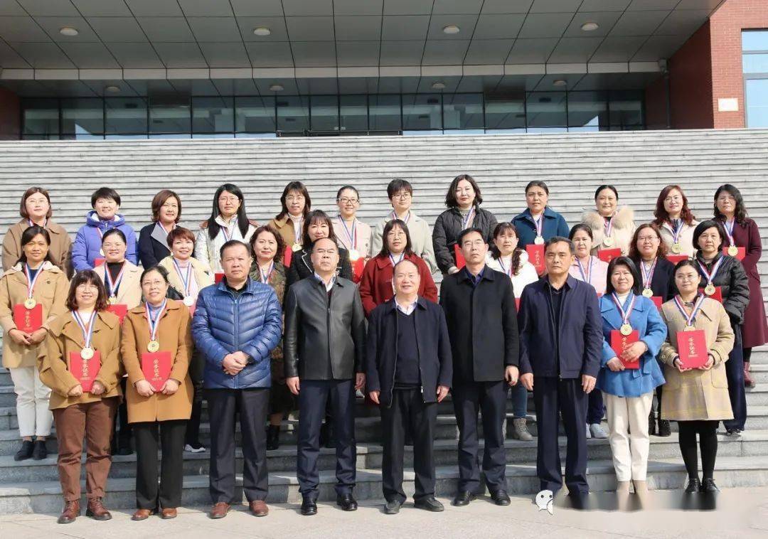 潍坊四中:这一天,27位女教师获表彰_祝福_全校_五星红旗