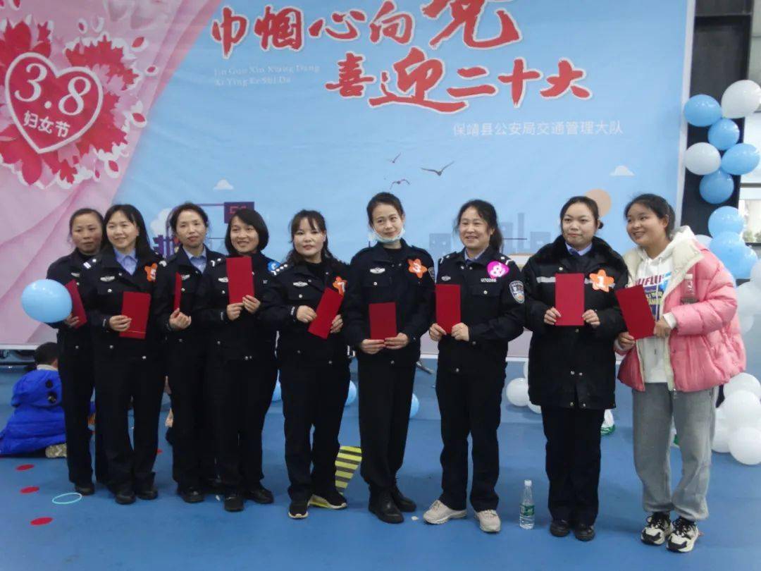 女民警庆祝妇女节活动图片