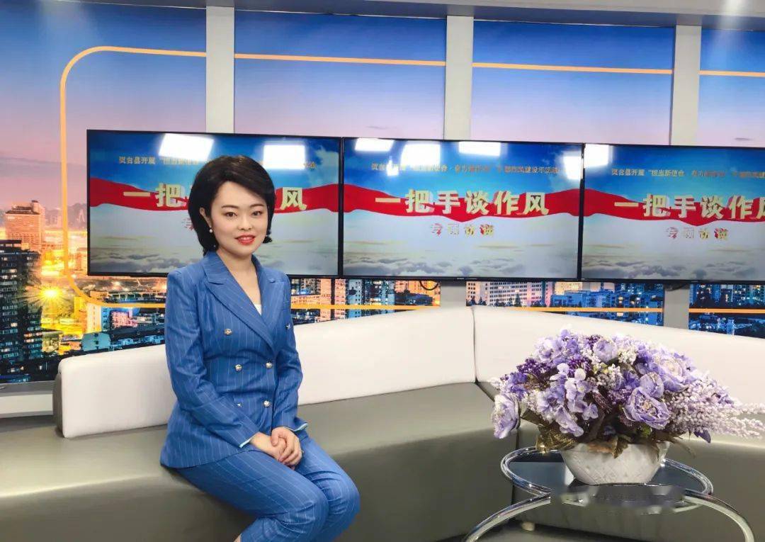 实验室拍摄短视频柳迪正在制作宣传片刘娜正在疫情防控卡点作现场报道