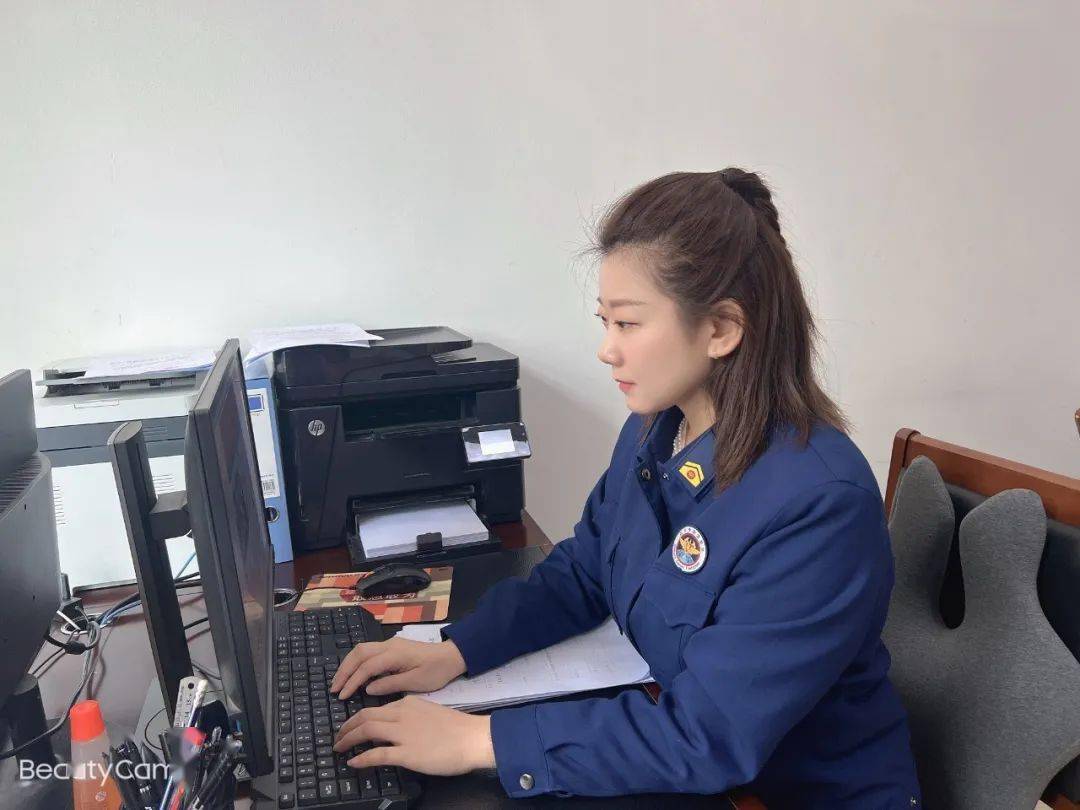 卢文娟,女,汉族,2015年6月加入德阳市消防救援支队机关从事文职工作