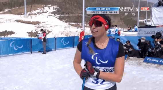 女子|加拿大选手获得越野滑雪女子短距离（自由技术）站姿组金牌