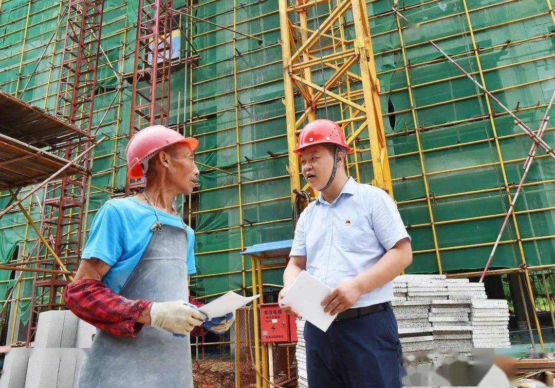 人社系统优质服务事迹展黄石市下陆区人社局吕文明