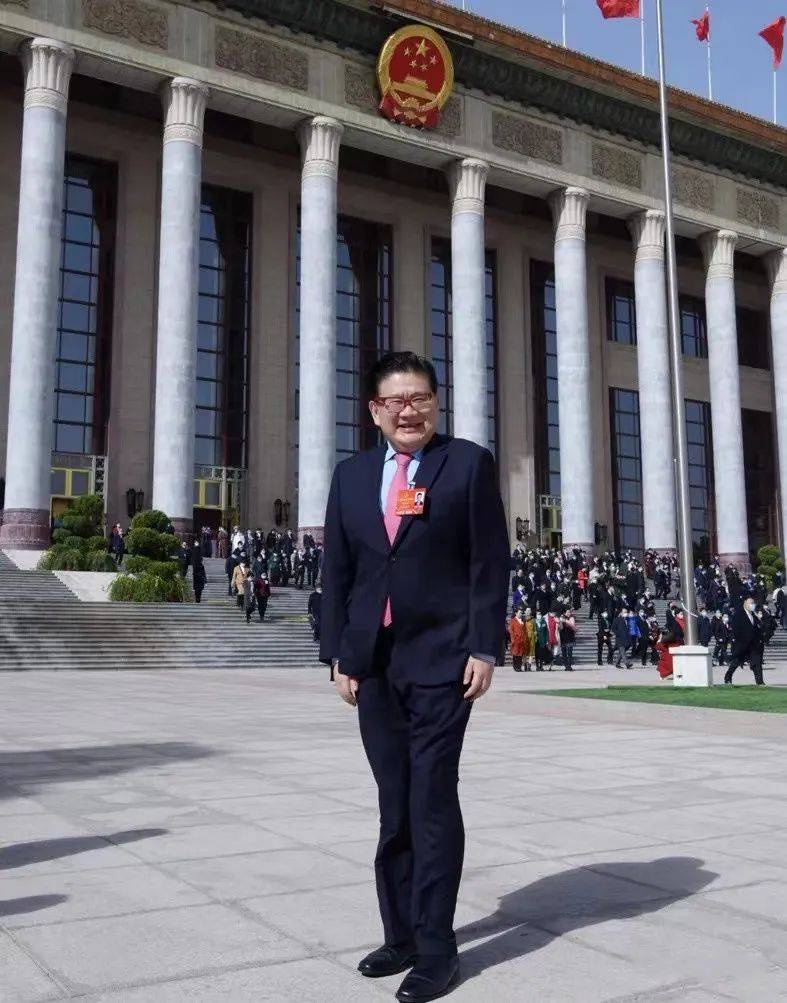 曹可凡代表坚守人民立场书写新时代文化新篇章
