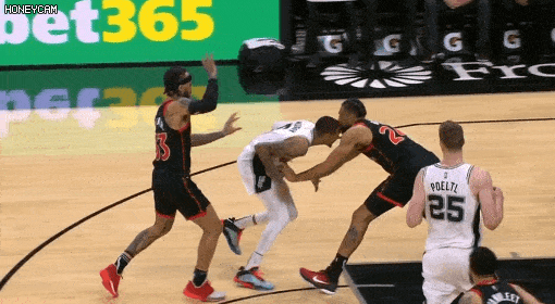 投篮|穆雷谈与伯奇相撞受伤：看起来他想咬我 但这就是NBA