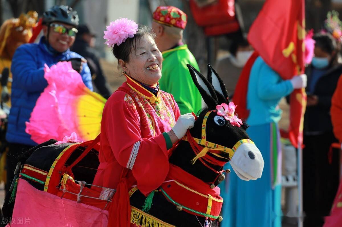 沈阳三八节健身秧歌扭起来