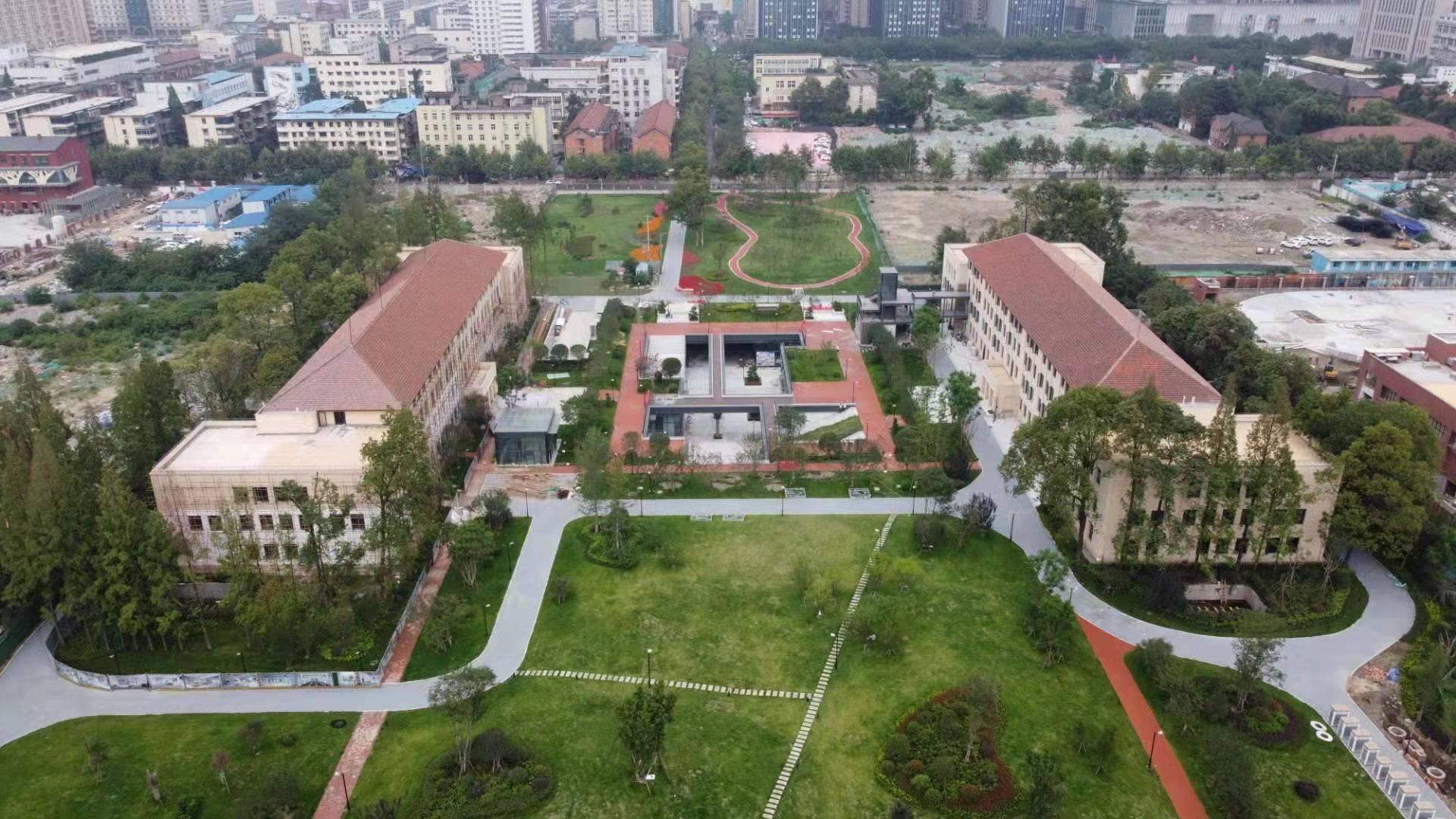 针对城市历史文化街区保护薄弱问题,金牛区在运校工字楼改造工程中,对