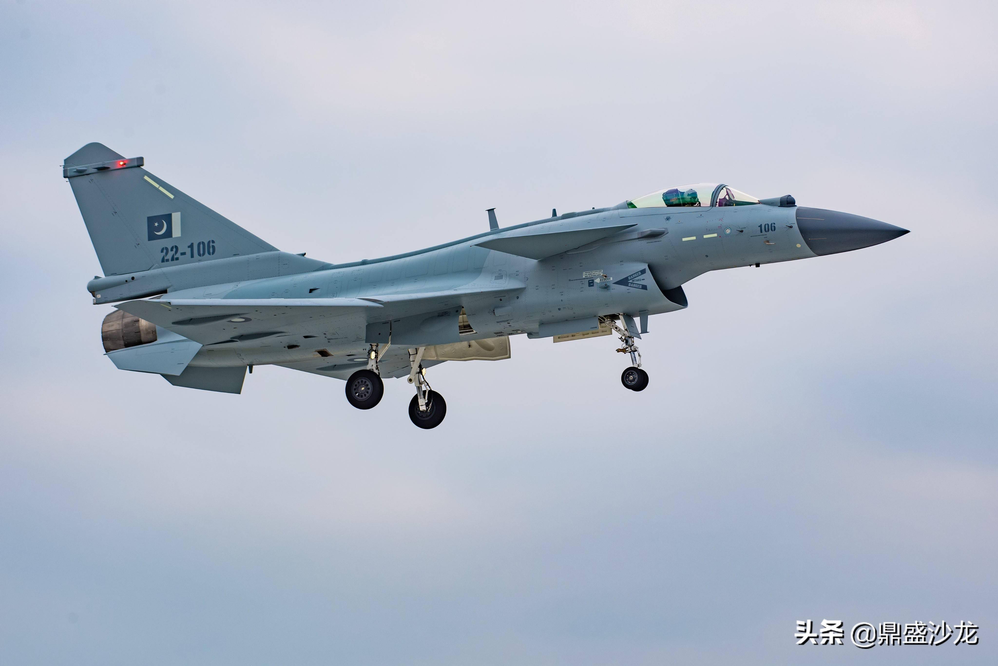 小巴喜迎首批J-10CE，携带4枚PL15+2枚PL10导弹，不惧“阵风”_巴基斯坦空军_战斗机_雷达