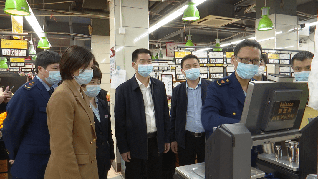 在"315"国际消费者权益日即将到来之际,3月11日,副县长汤永坚带队到商