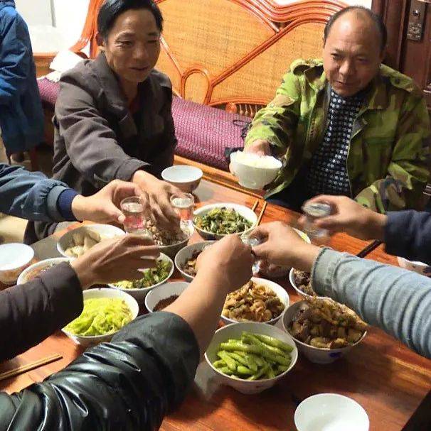 酒量大小与自身体质有关?“劝酒贪杯”要不得_石屏县_张建林_疑问