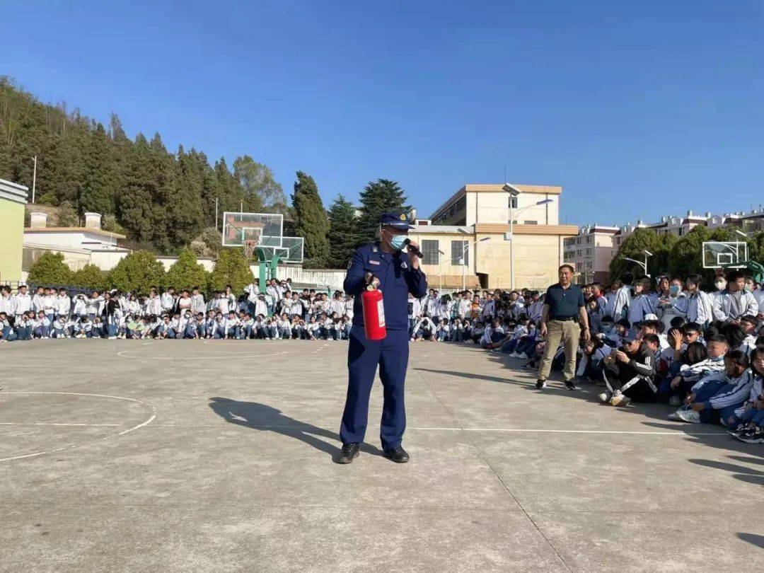 泸西消防74深入泸西县第二中学开展消防安全培训暨演练_火灾_疏散