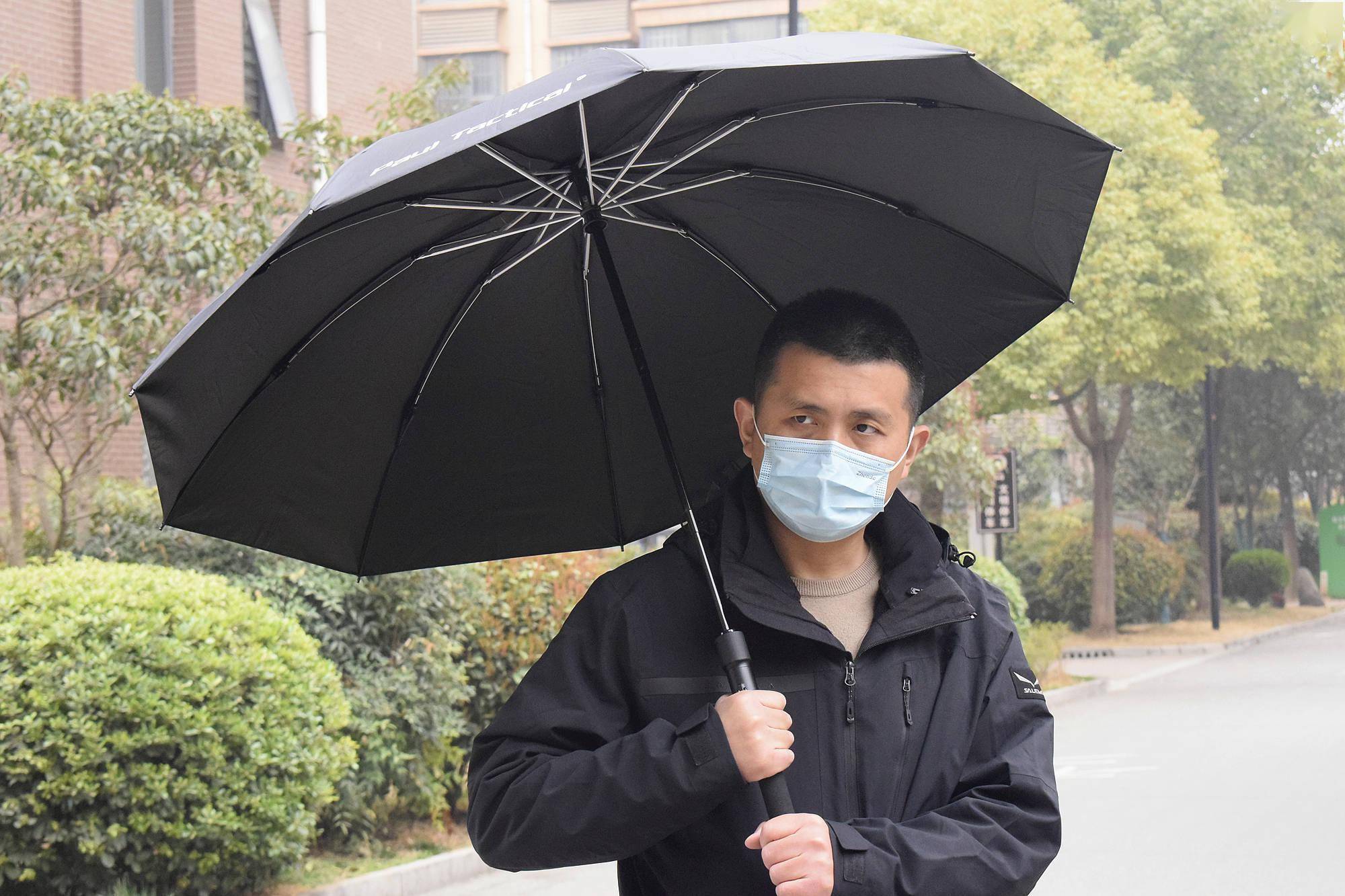 雨伞亦可防身弘安保罗折叠防卫伞棍体验