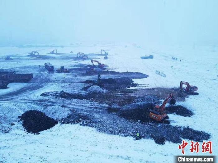 吉林大部遭遇降雪 气象部门提醒谨防次生灾害